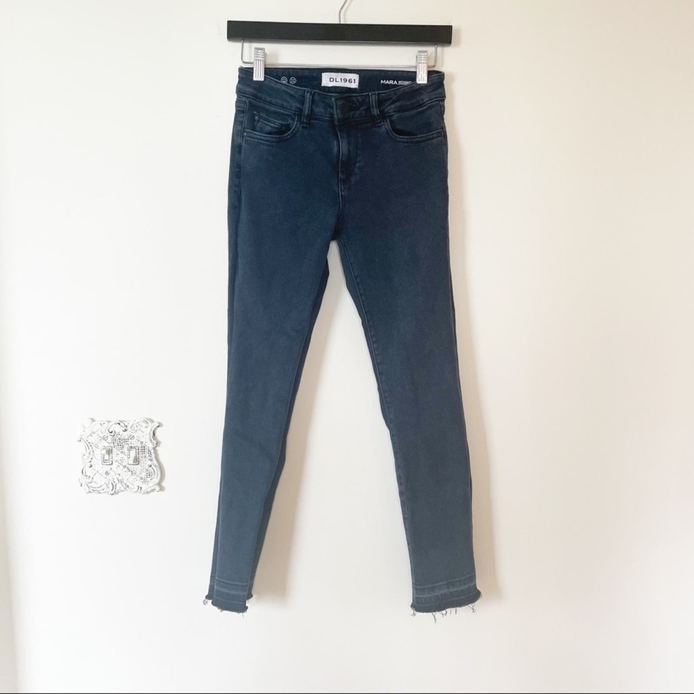 DL1961 Mara Raw Edge Button Hem Straight Ankle Jean 25 Dark Blue Wash - Picture 2 of 7